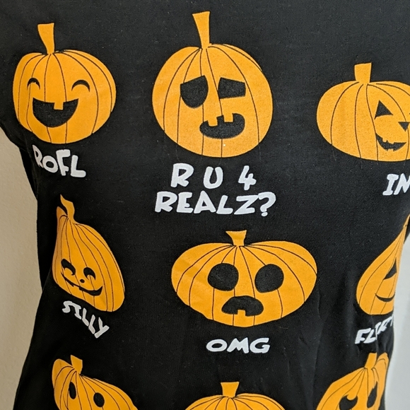 Gordmans Halloween T-shirt Text Talk 🌵 - Picture 2 of 5